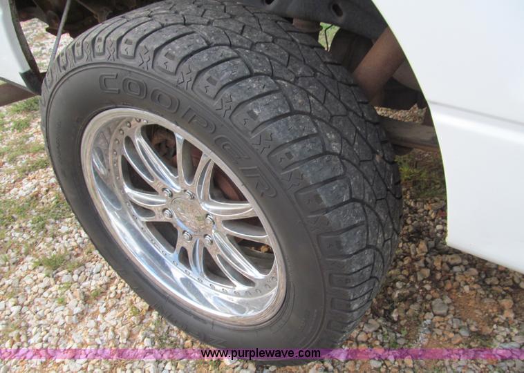 image for item F4583 2006 Ford F150 pickup truck