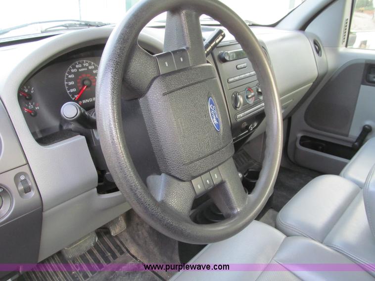 image for item F4583 2006 Ford F150 pickup truck