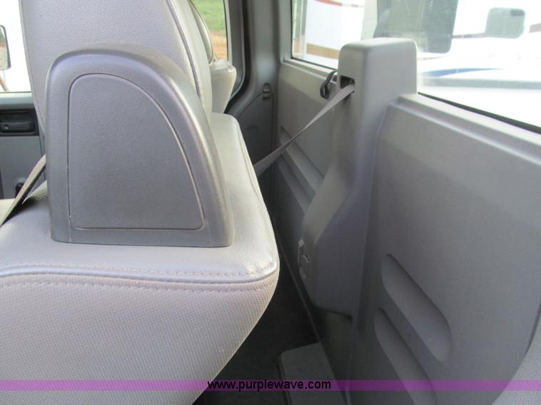 image for item F4583 2006 Ford F150 pickup truck