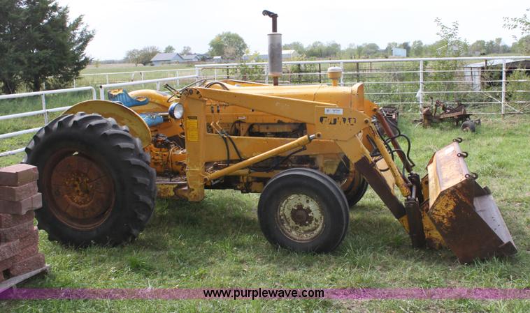 image for item G4745 1986 Ford 3400 tractor