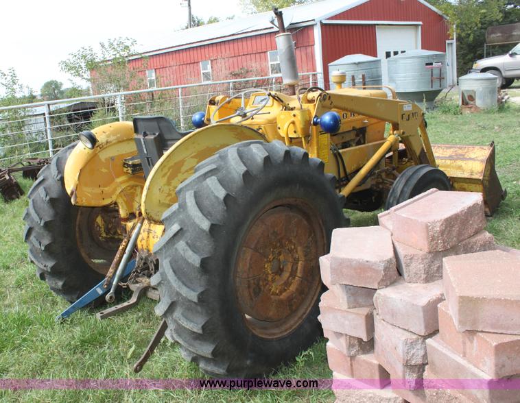 image for item G4745 1986 Ford 3400 tractor