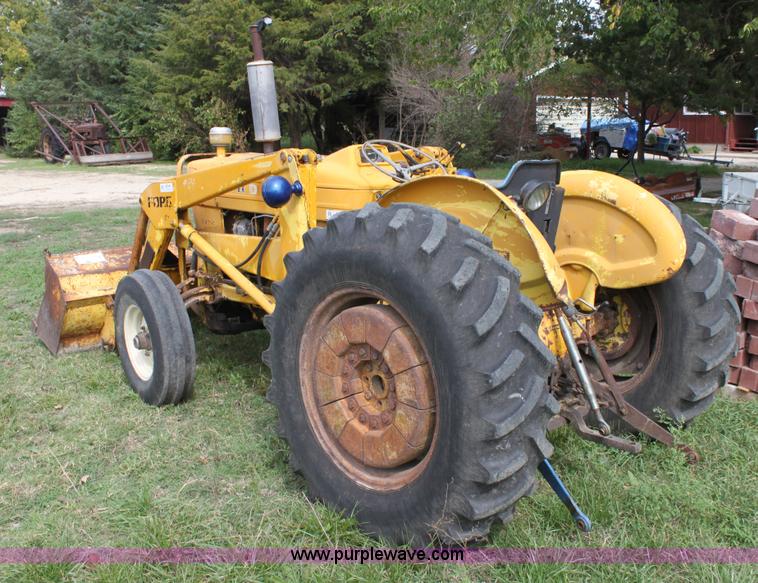 image for item G4745 1986 Ford 3400 tractor