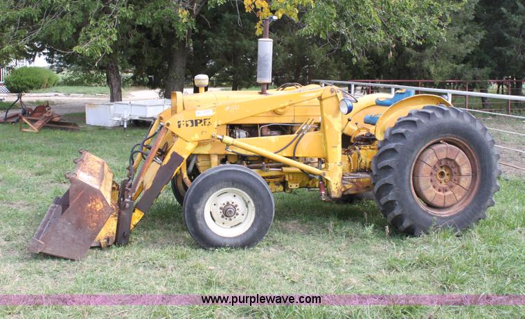 image for item G4745 1986 Ford 3400 tractor