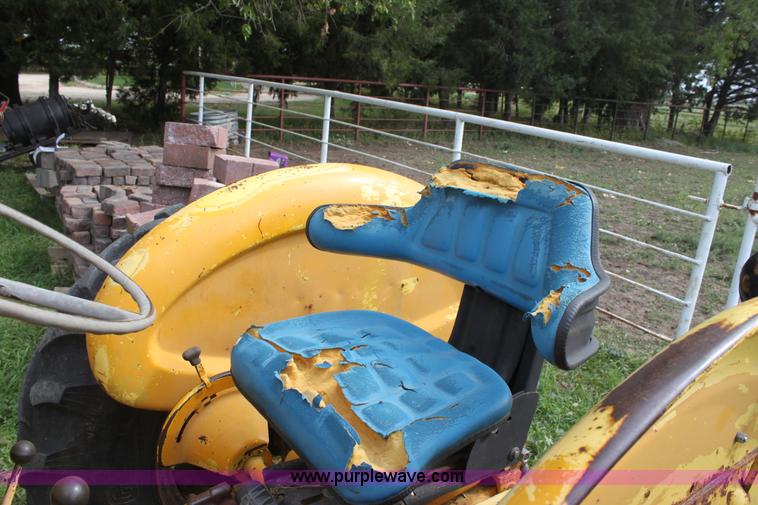 image for item G4745 1986 Ford 3400 tractor