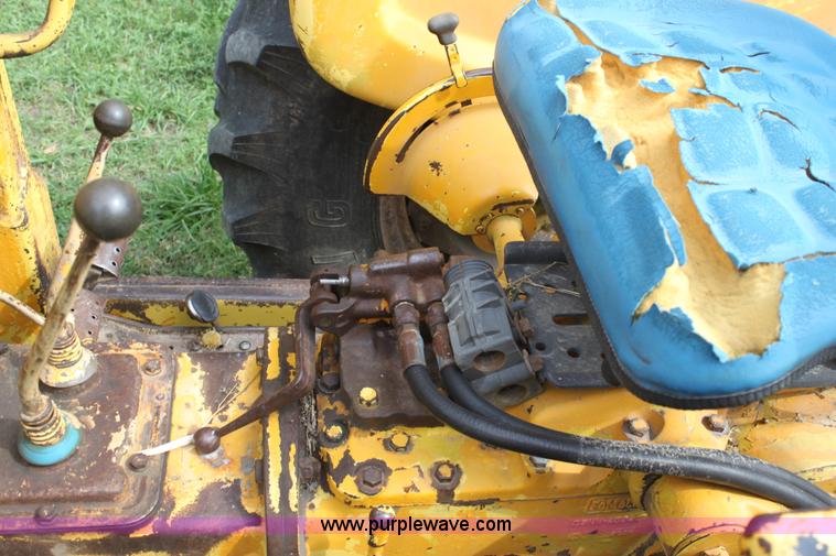 image for item G4745 1986 Ford 3400 tractor