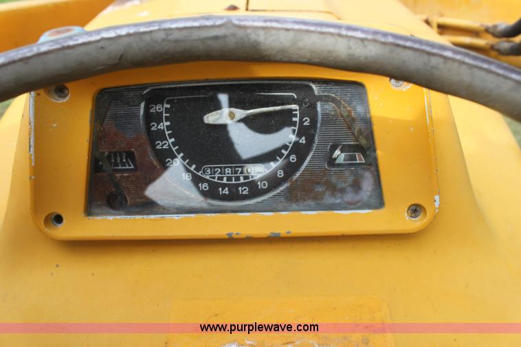 image for item G4745 1986 Ford 3400 tractor