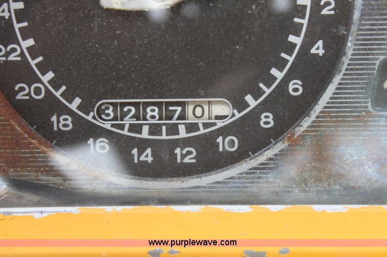 image for item G4745 1986 Ford 3400 tractor