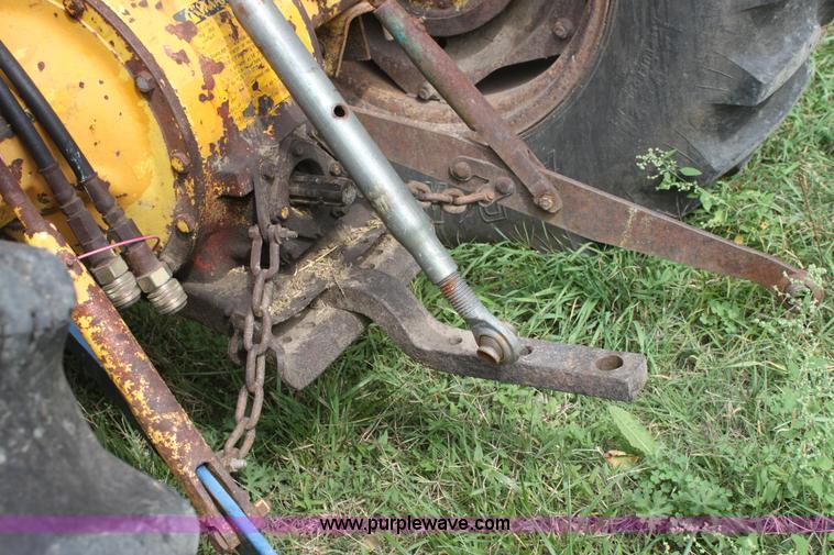 image for item G4745 1986 Ford 3400 tractor