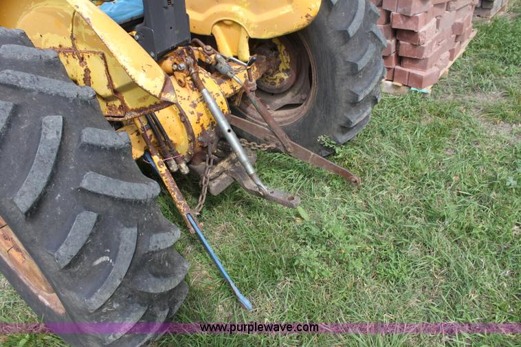 image for item G4745 1986 Ford 3400 tractor