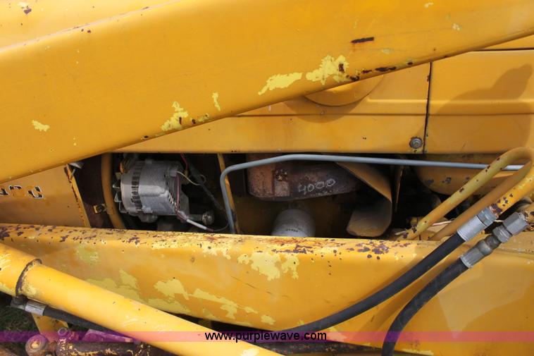 image for item G4745 1986 Ford 3400 tractor