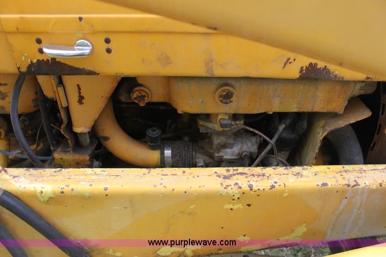 image for item G4745 1986 Ford 3400 tractor