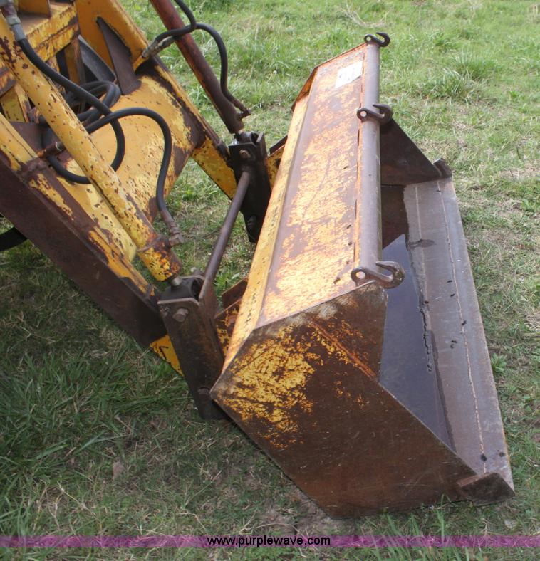 image for item G4745 1986 Ford 3400 tractor