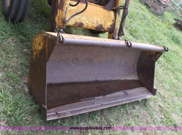 image for item G4745 1986 Ford 3400 tractor