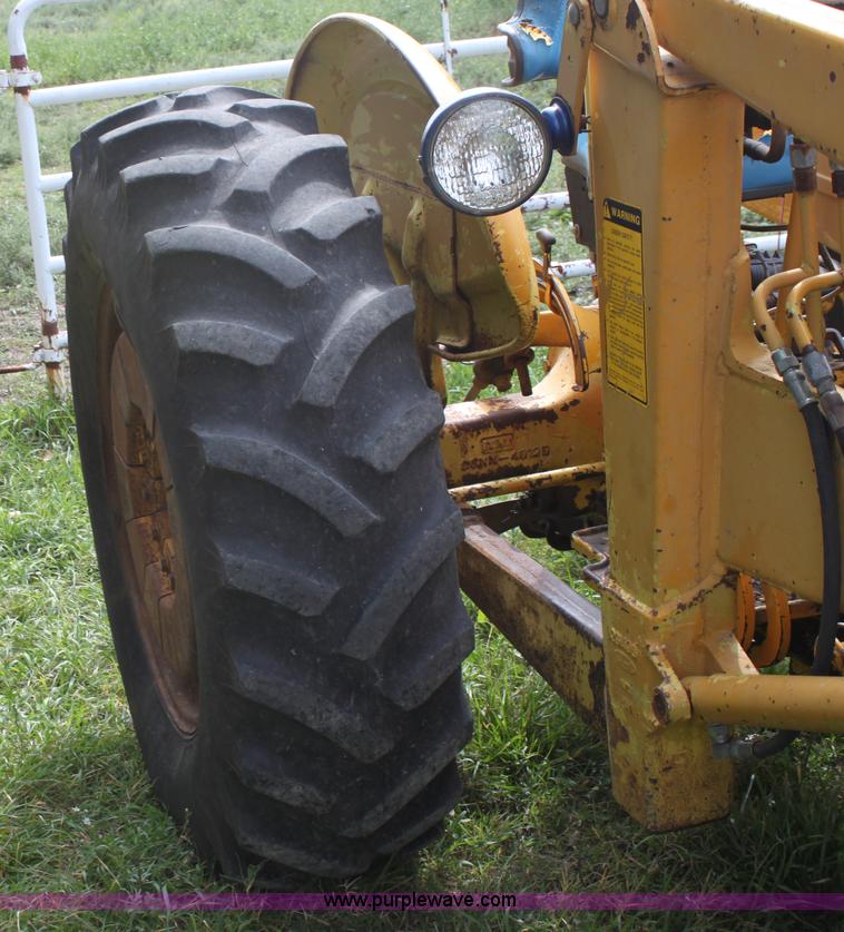 image for item G4745 1986 Ford 3400 tractor