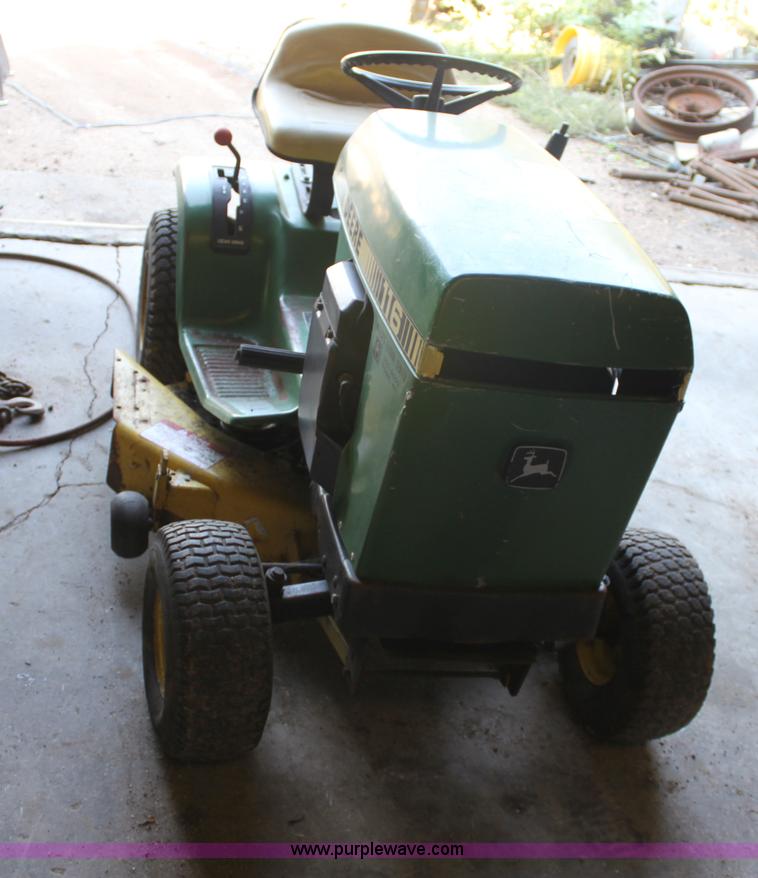image for item G4947 John Deere 116 lawn mower