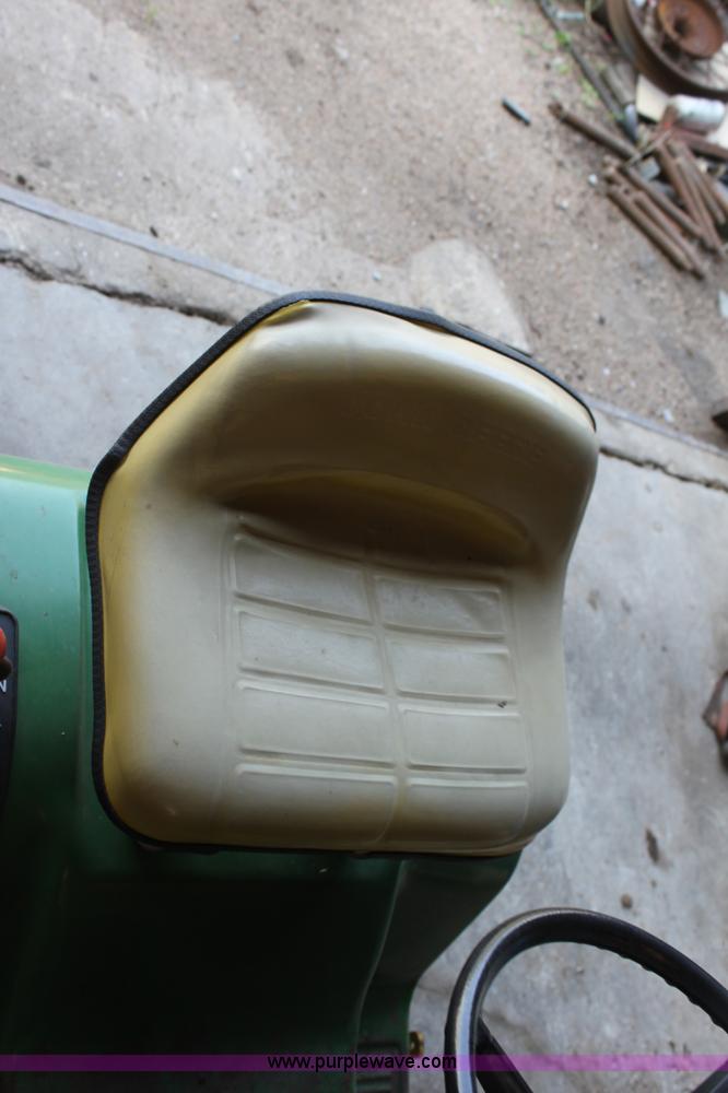 image for item G4947 John Deere 116 lawn mower