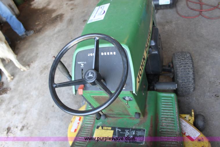 image for item G4947 John Deere 116 lawn mower