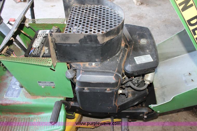 image for item G4947 John Deere 116 lawn mower