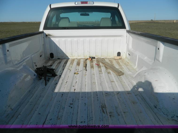 image for item G7501 2006 Ford F150 pickup truck