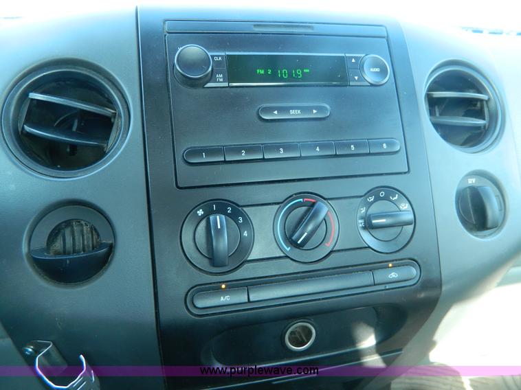 image for item G7501 2006 Ford F150 pickup truck