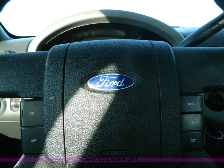 image for item G7501 2006 Ford F150 pickup truck
