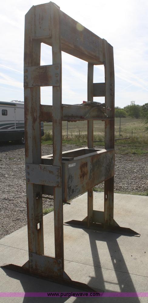image for item K9912 Hydraulic press frame and cylinder