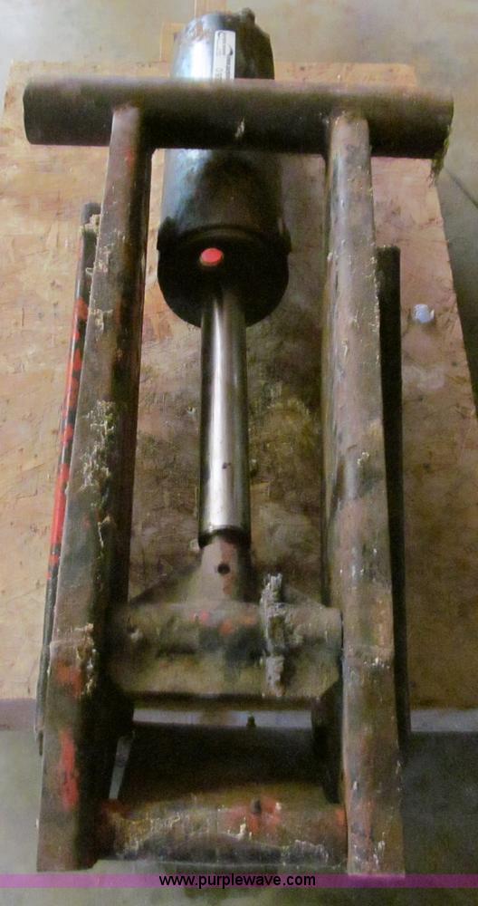 image for item O9008 Zissor truck hoist