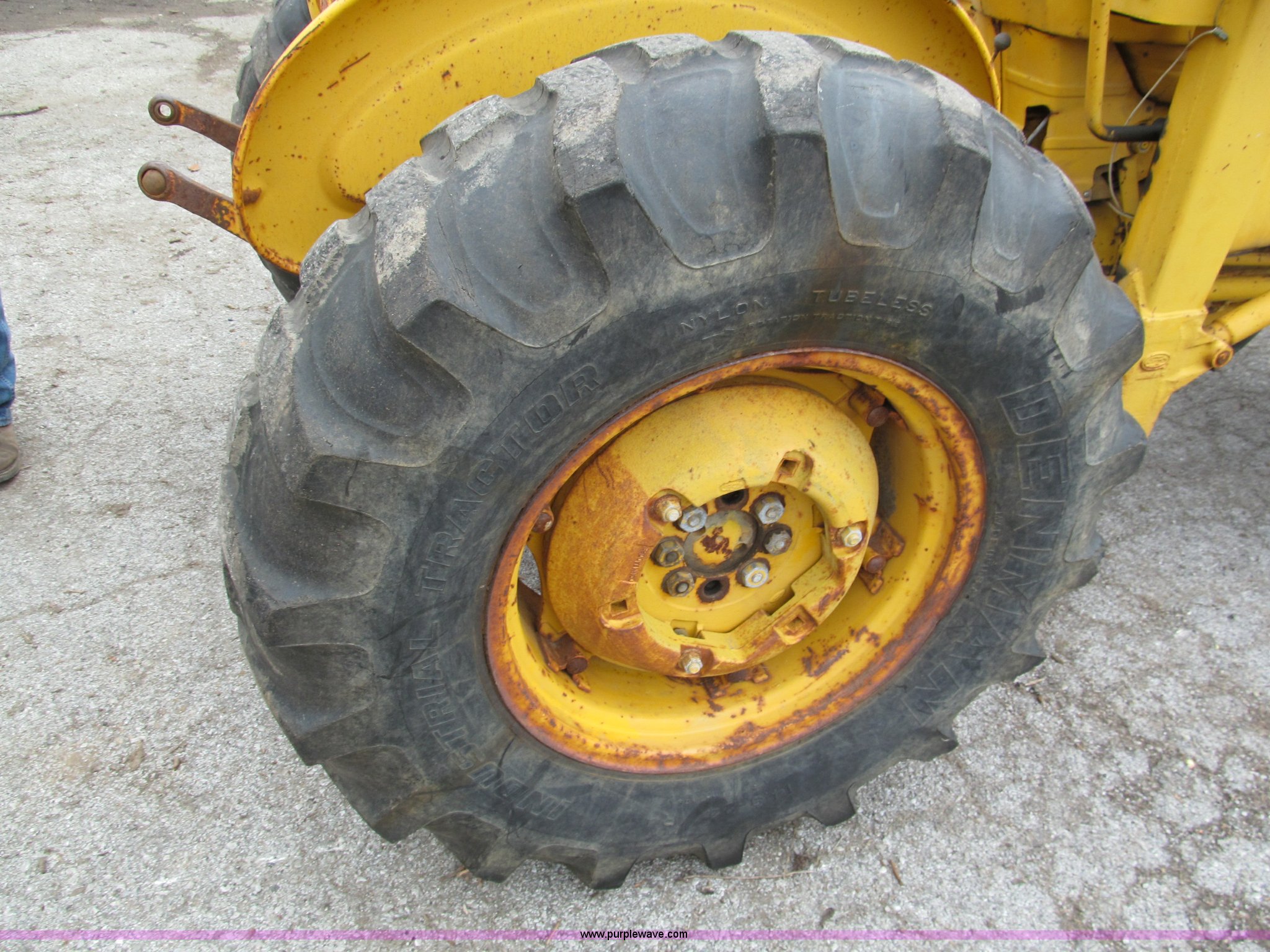 1975 Ford 335 industrial tractor in Kansas City, MO | Item E5514 sold