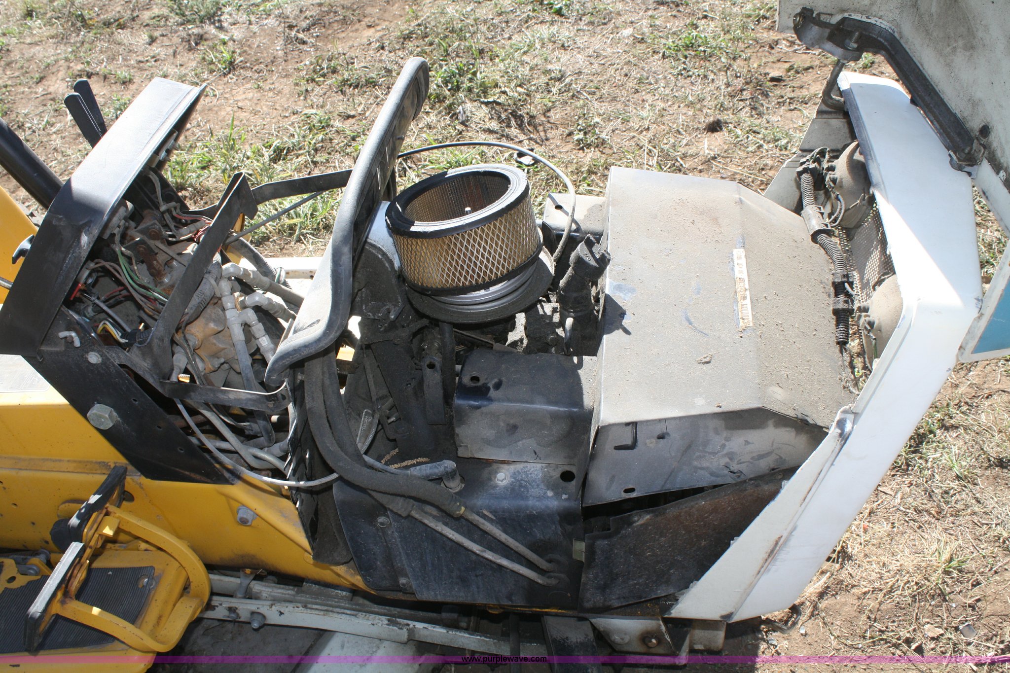 Cub Cadet 2072 lawn mower in Tonganoxie, KS Item F2593 sold Purple Wave