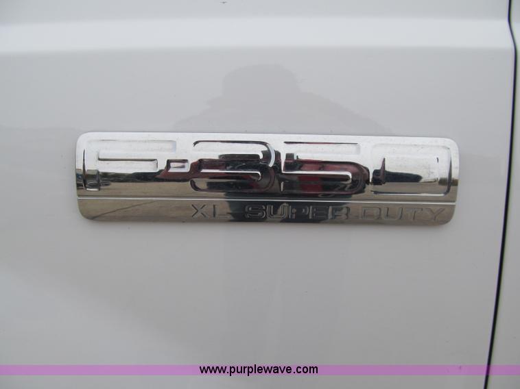 image for item A8478 2005 Ford F350 XL Super Duty service truck