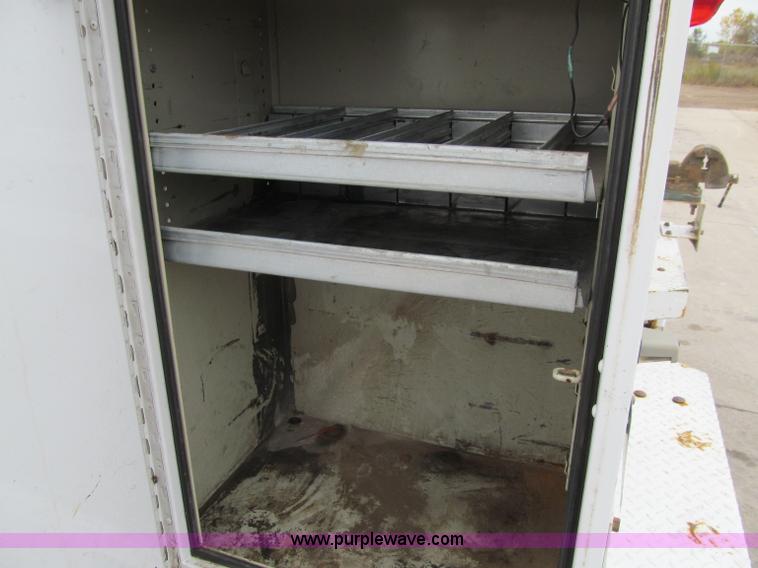 image for item A8478 2005 Ford F350 XL Super Duty service truck