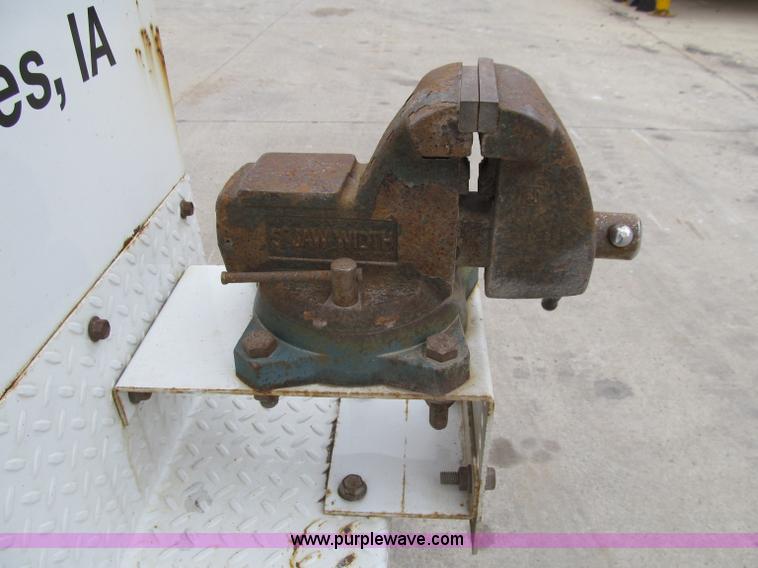 image for item A8478 2005 Ford F350 XL Super Duty service truck