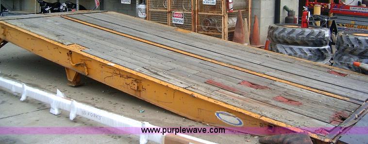 image for item B1505 2001 Ledwell LW25RMP portable loading ramp