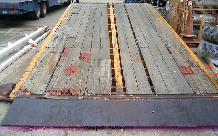 image for item B1505 2001 Ledwell LW25RMP portable loading ramp