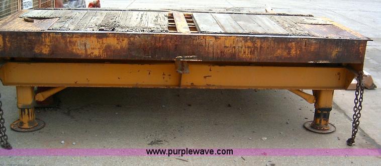 image for item B1505 2001 Ledwell LW25RMP portable loading ramp