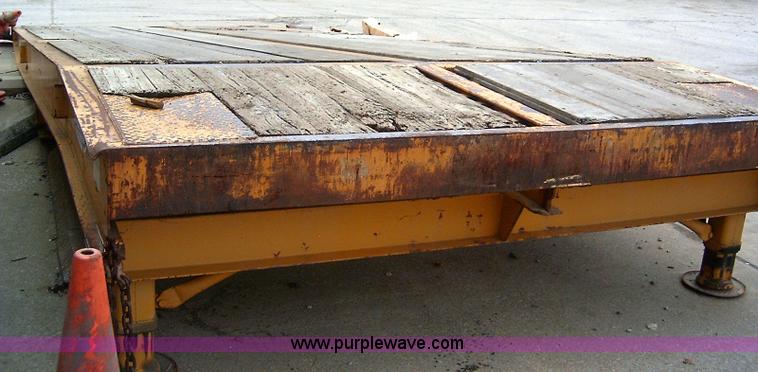 image for item B1505 2001 Ledwell LW25RMP portable loading ramp