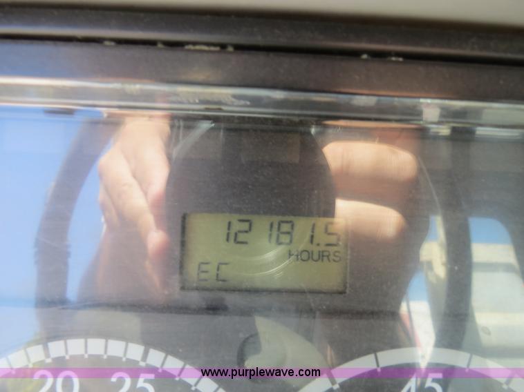 image for item B2481 2005 Freightliner Columbia semi truck