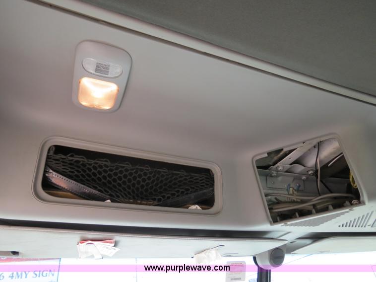 image for item B2481 2005 Freightliner Columbia semi truck