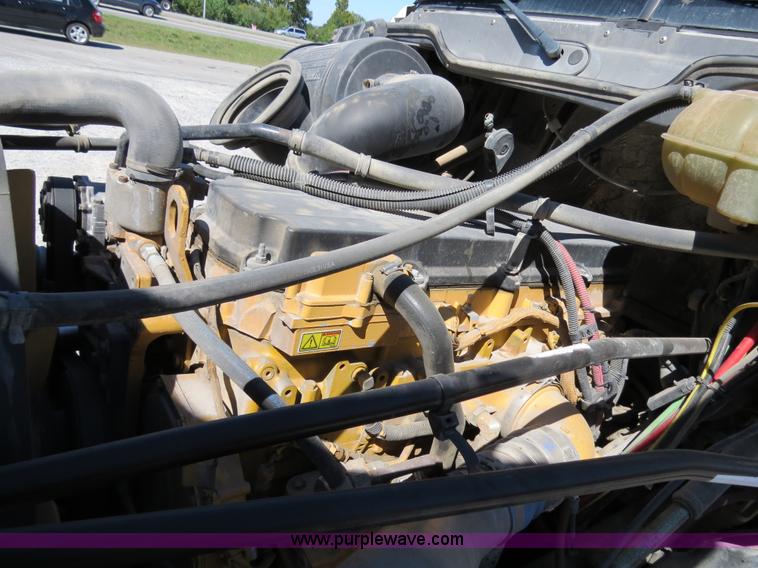 image for item B2481 2005 Freightliner Columbia semi truck