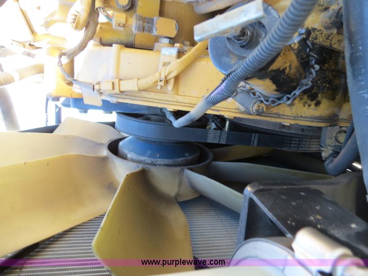 image for item B2481 2005 Freightliner Columbia semi truck