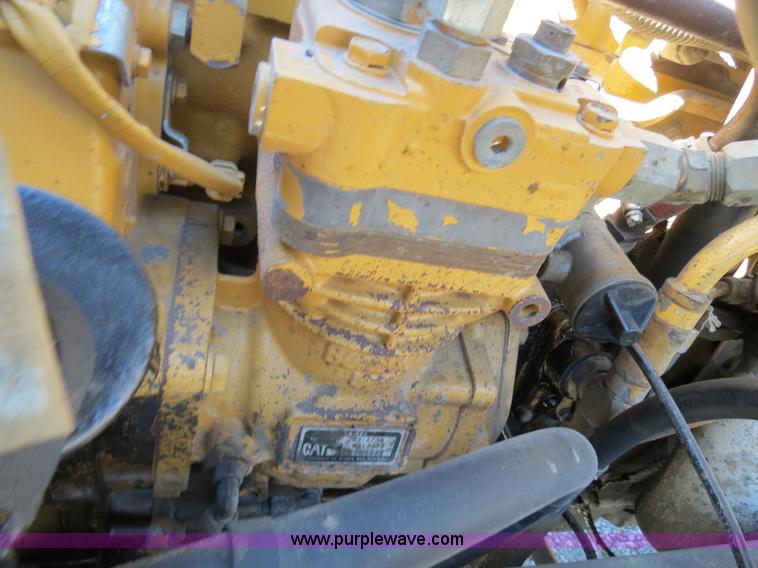 image for item B2481 2005 Freightliner Columbia semi truck