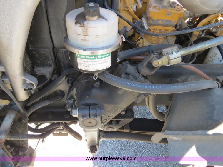 image for item B2481 2005 Freightliner Columbia semi truck