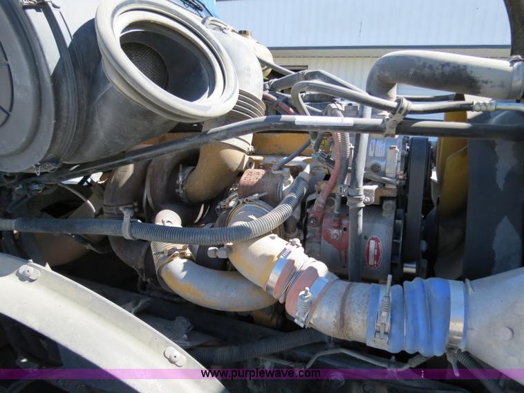 image for item B2481 2005 Freightliner Columbia semi truck