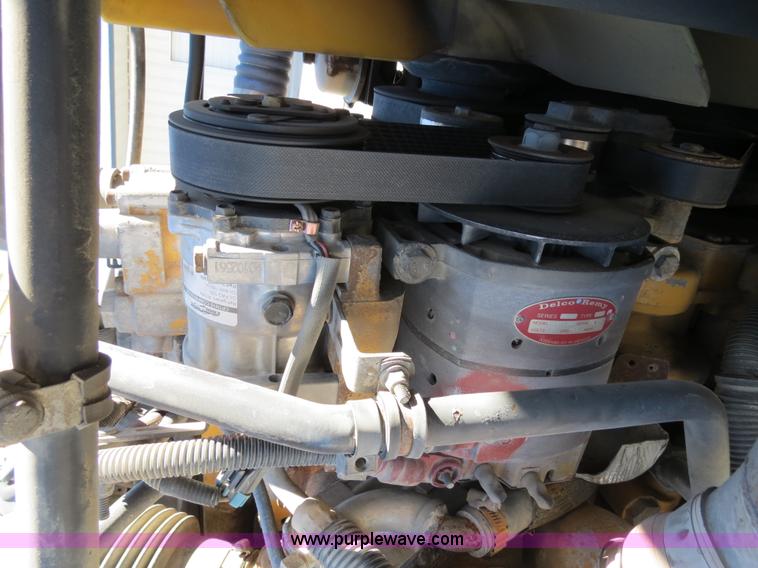 image for item B2481 2005 Freightliner Columbia semi truck