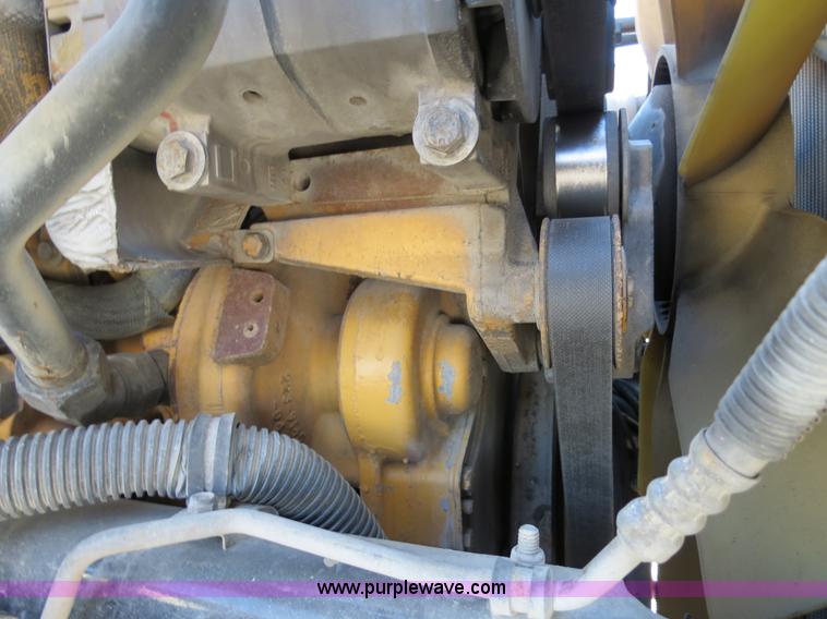 image for item B2481 2005 Freightliner Columbia semi truck