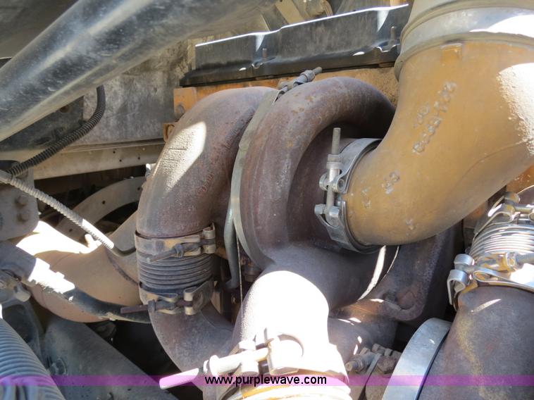 image for item B2481 2005 Freightliner Columbia semi truck