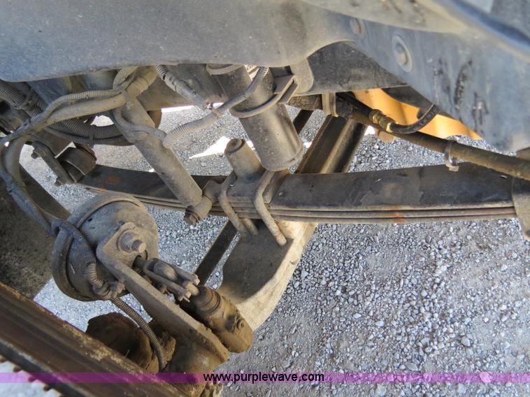 image for item B2481 2005 Freightliner Columbia semi truck