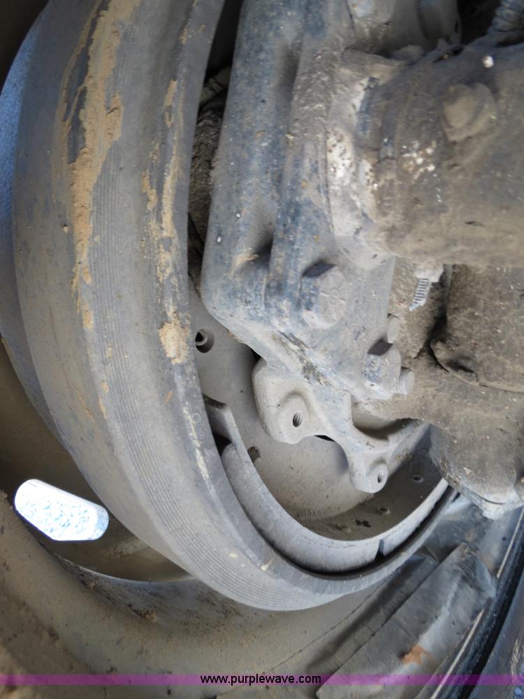 image for item B2481 2005 Freightliner Columbia semi truck