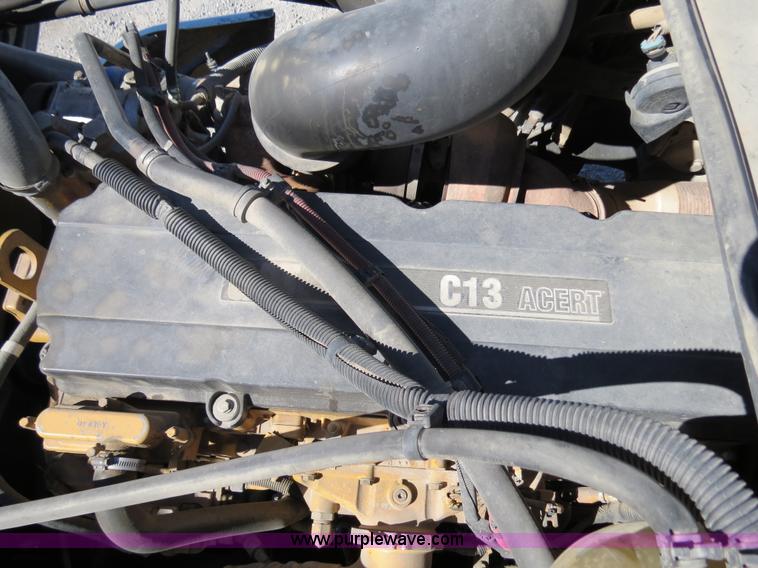 image for item B2481 2005 Freightliner Columbia semi truck