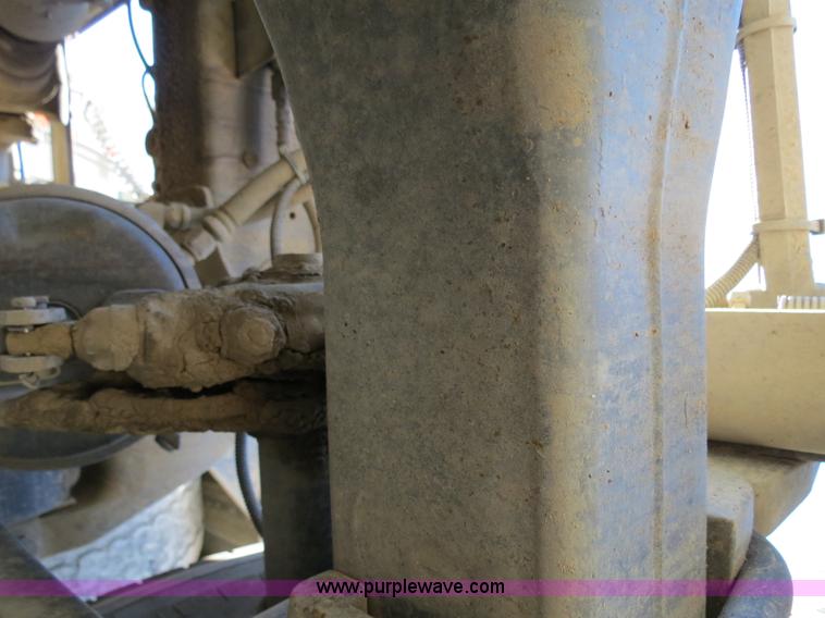 image for item B2481 2005 Freightliner Columbia semi truck